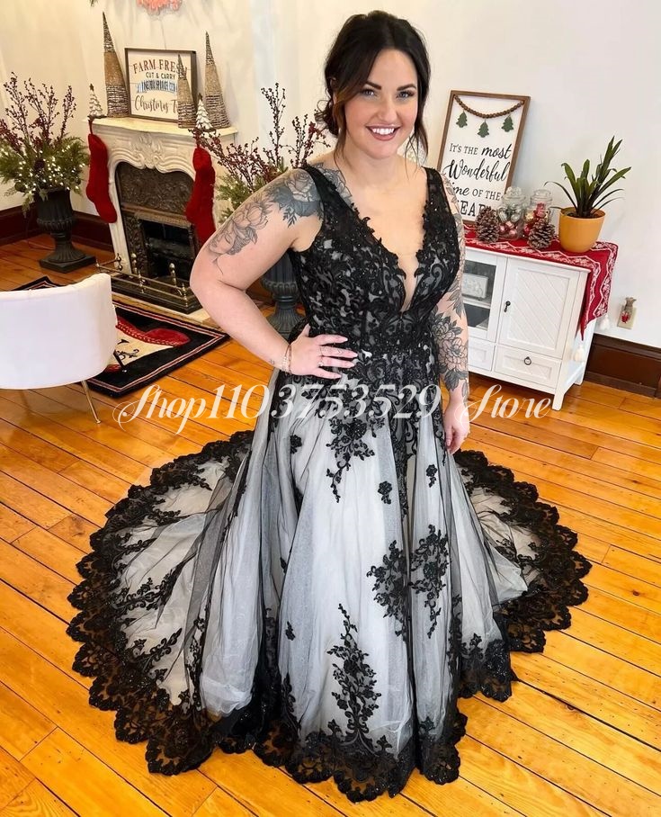 Gothic V Neck Wedding Dresses  - Embroidery White Dress 评论和价格