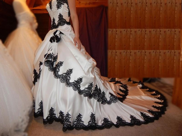 Vintage Wedding Dress Gothic B - Embroidery White Dress 评论和价格